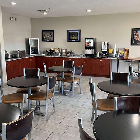 Days Inn By Wyndham Near Kansas Speedway Канзас-Сіті Екстер'єр фото