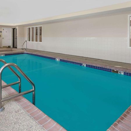 Days Inn By Wyndham Near Kansas Speedway Канзас-Сіті Екстер'єр фото