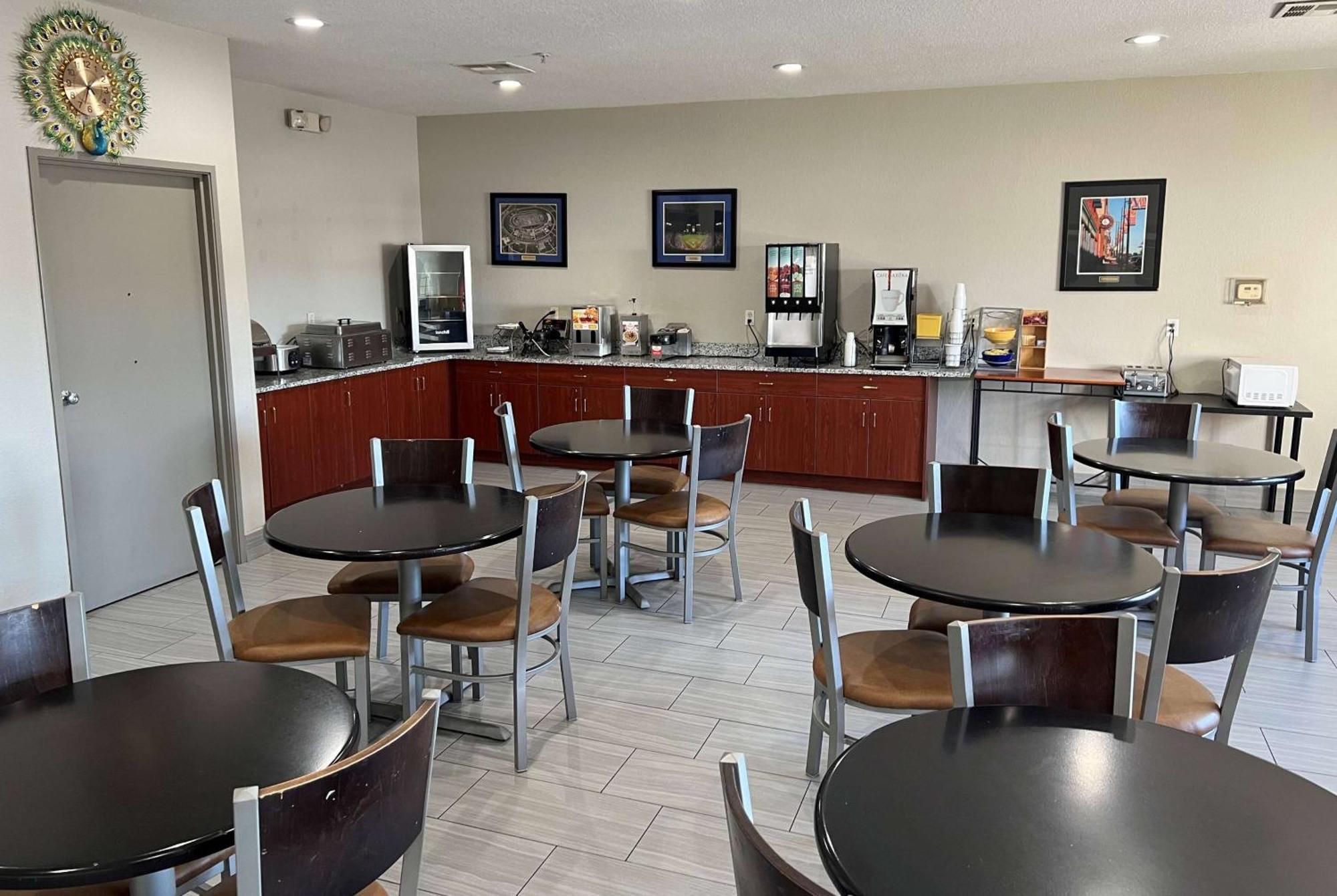 Days Inn By Wyndham Near Kansas Speedway Канзас-Сіті Екстер'єр фото