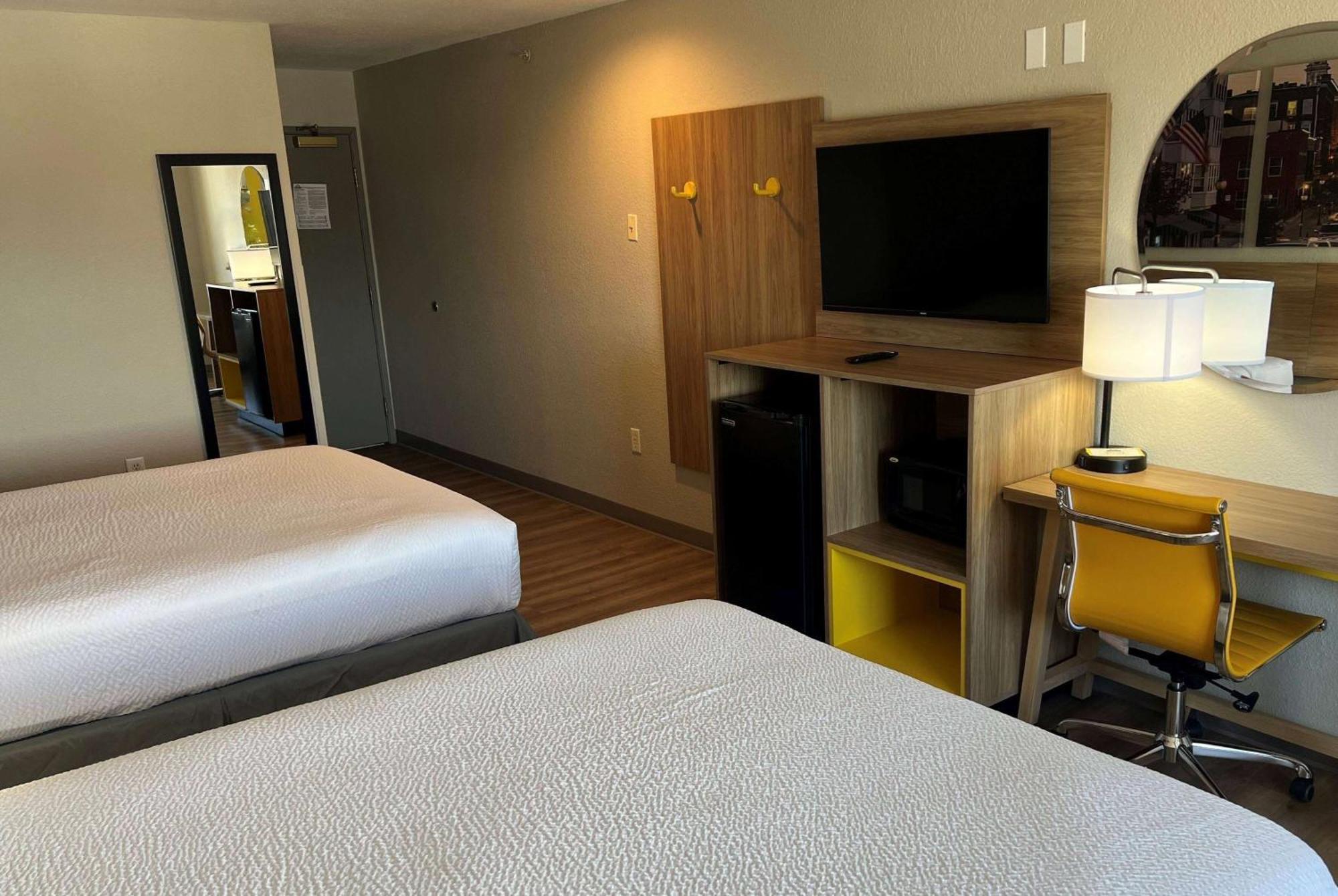 Days Inn By Wyndham Near Kansas Speedway Канзас-Сіті Екстер'єр фото