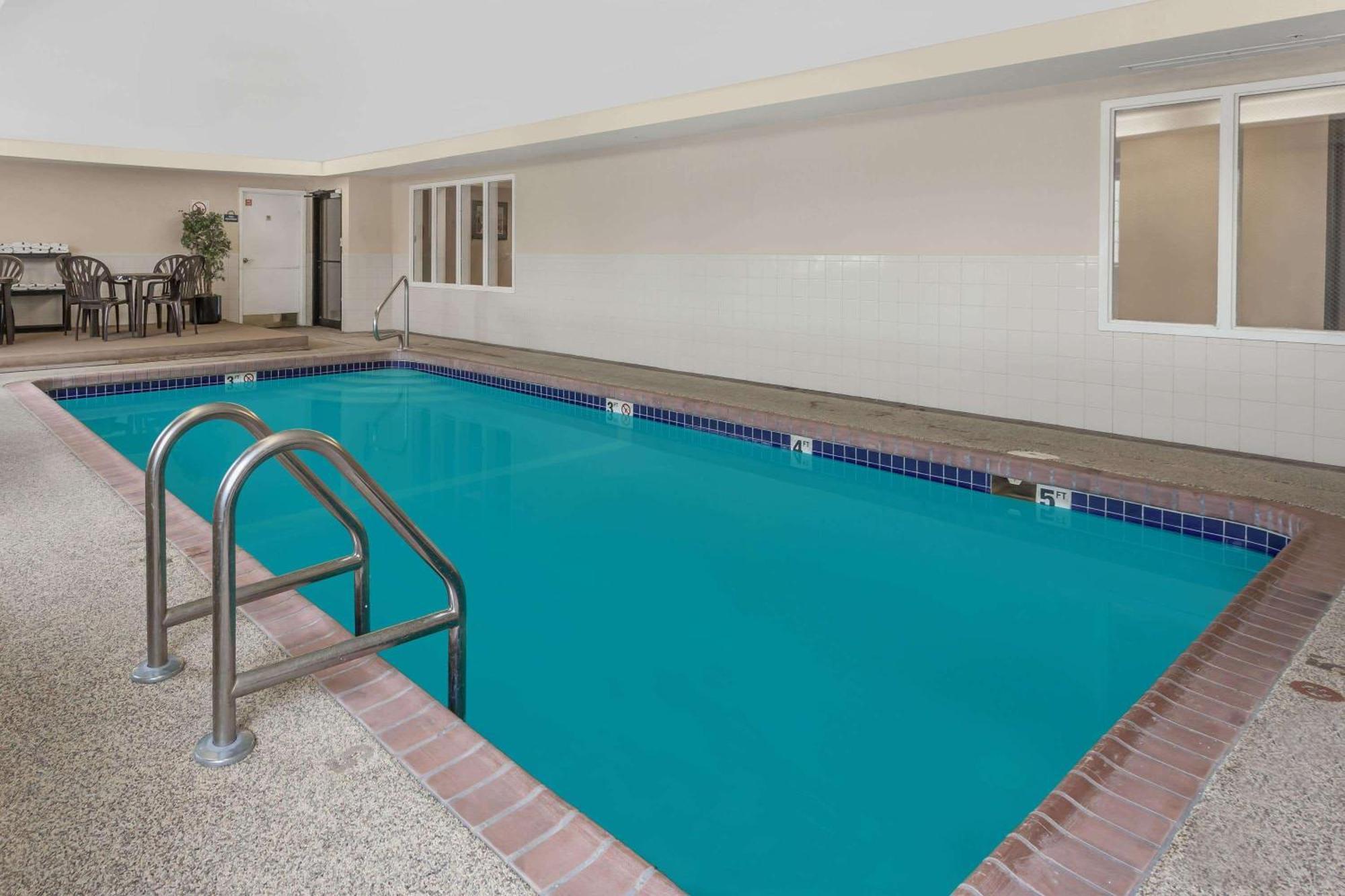 Days Inn By Wyndham Near Kansas Speedway Канзас-Сіті Екстер'єр фото
